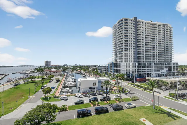 $460,000 | 301 Lake Shore Drive, Unit 711, Lake Park, FL 33403