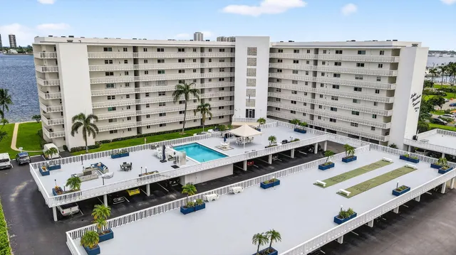 $460,000 | 301 Lake Shore Drive, Unit 711, Lake Park, FL 33403