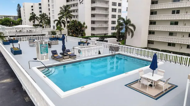 $460,000 | 301 Lake Shore Drive, Unit 711, Lake Park, FL 33403