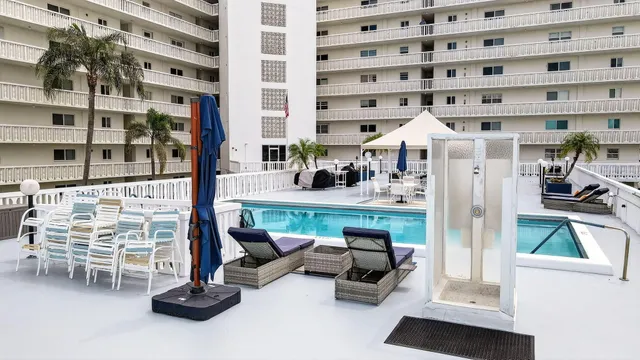 $460,000 | 301 Lake Shore Drive, Unit 711, Lake Park, FL 33403