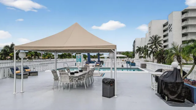 $460,000 | 301 Lake Shore Drive, Unit 711, Lake Park, FL 33403