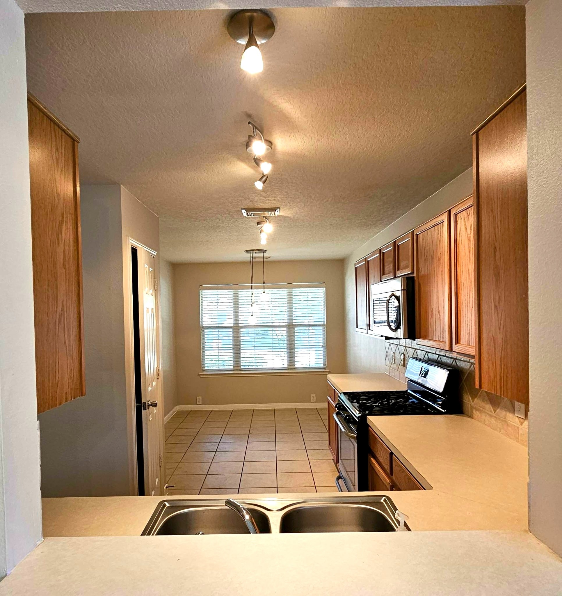 714 Cypresswood Ridge Spring, TX 77373 - Photo 8 of 29