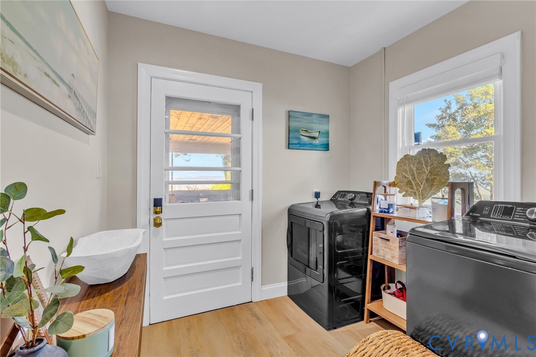 560 Eubank Landing Road Topping, VA 23169 - Photo 28 of 50 a living room with furniture and a window