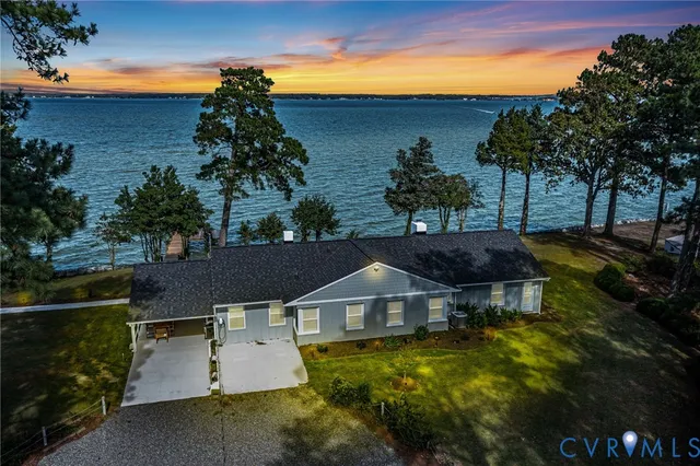 $1,350,000 | 560 Eubank Landing Road, Topping, VA 23169