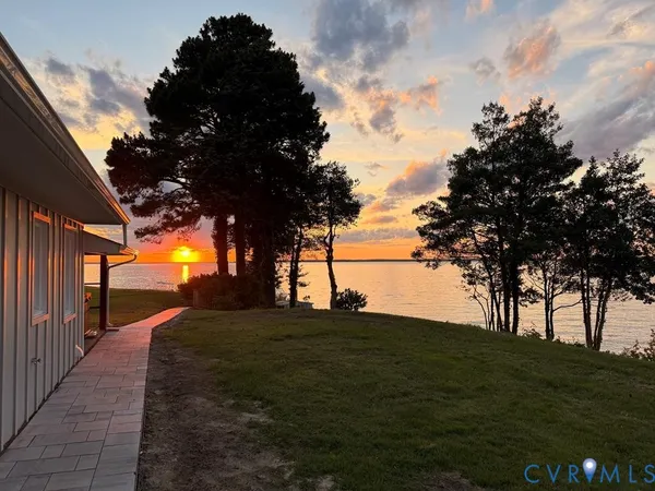 $1,295,000 | 560 Eubank Landing Road, Topping, VA 23169