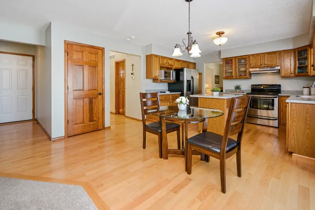 $365,000 | 10 Cameron Court, Bloomington, IL 61704