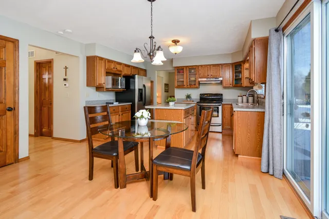 $365,000 | 10 Cameron Court, Bloomington, IL 61704