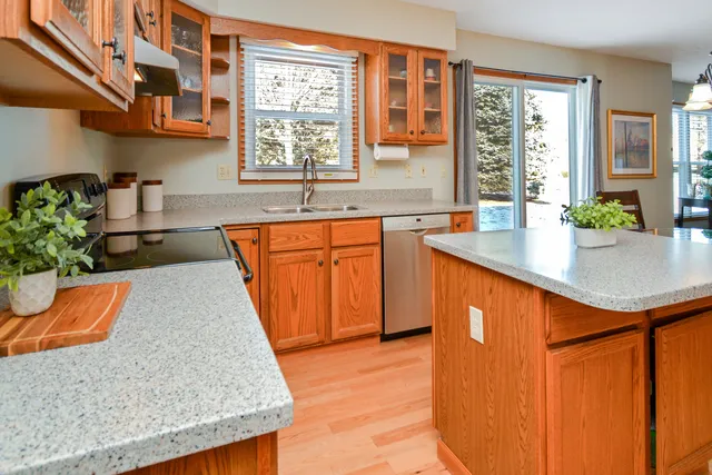 $365,000 | 10 Cameron Court, Bloomington, IL 61704