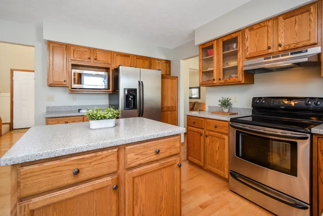 $365,000 | 10 Cameron Court, Bloomington, IL 61704