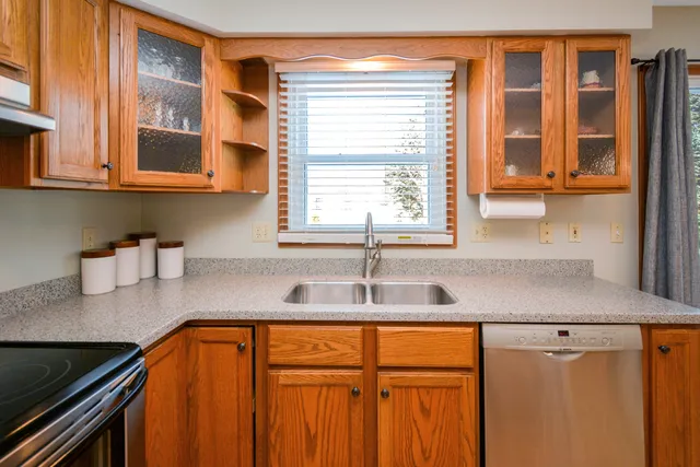 $365,000 | 10 Cameron Court, Bloomington, IL 61704