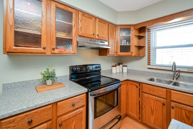 $365,000 | 10 Cameron Court, Bloomington, IL 61704