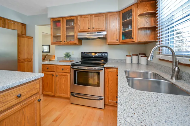 $365,000 | 10 Cameron Court, Bloomington, IL 61704