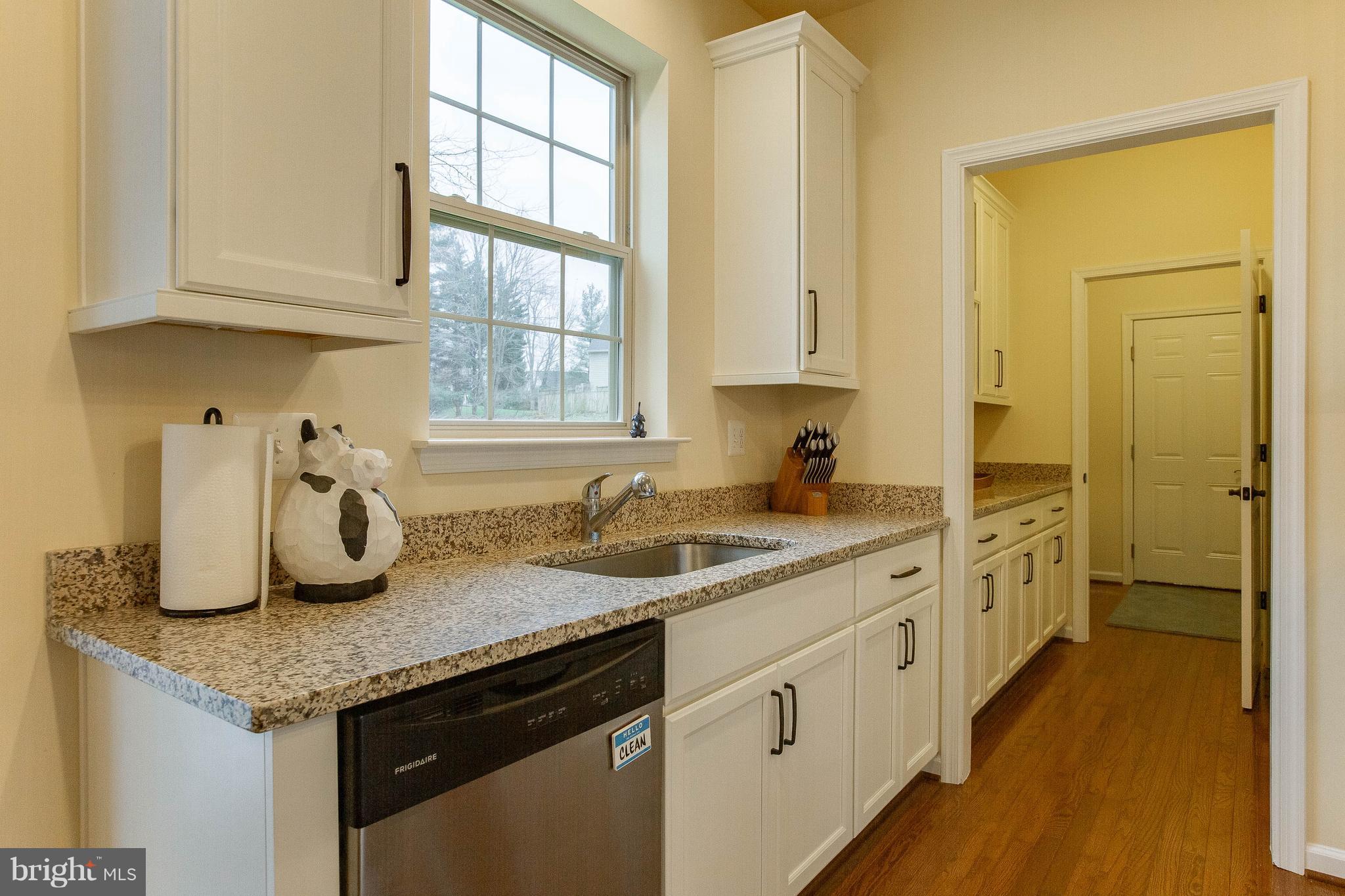 7131 Masters Road New Market, MD 21774 - Photo 11 of 44 Granite, stainless steel appliances, custom pulls