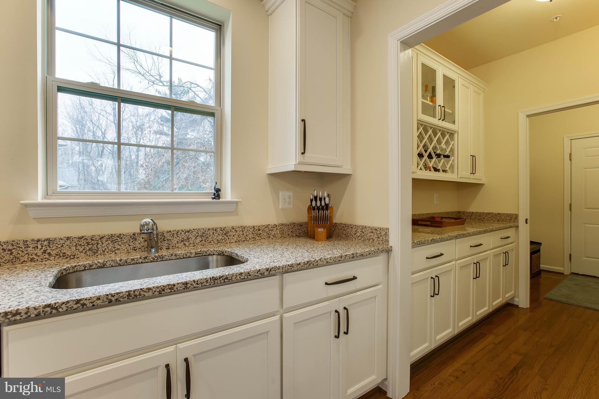 7131 Masters Road New Market, MD 21774 - Photo 13 of 44 Designer WHITE kitchen cabinets, butlers pantry