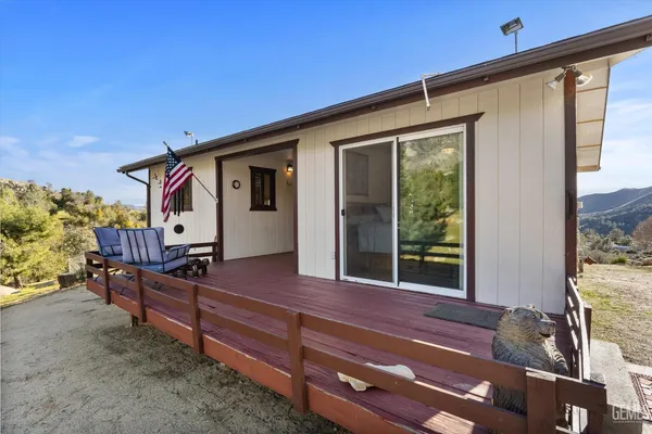 a view of a house with backyard and porch