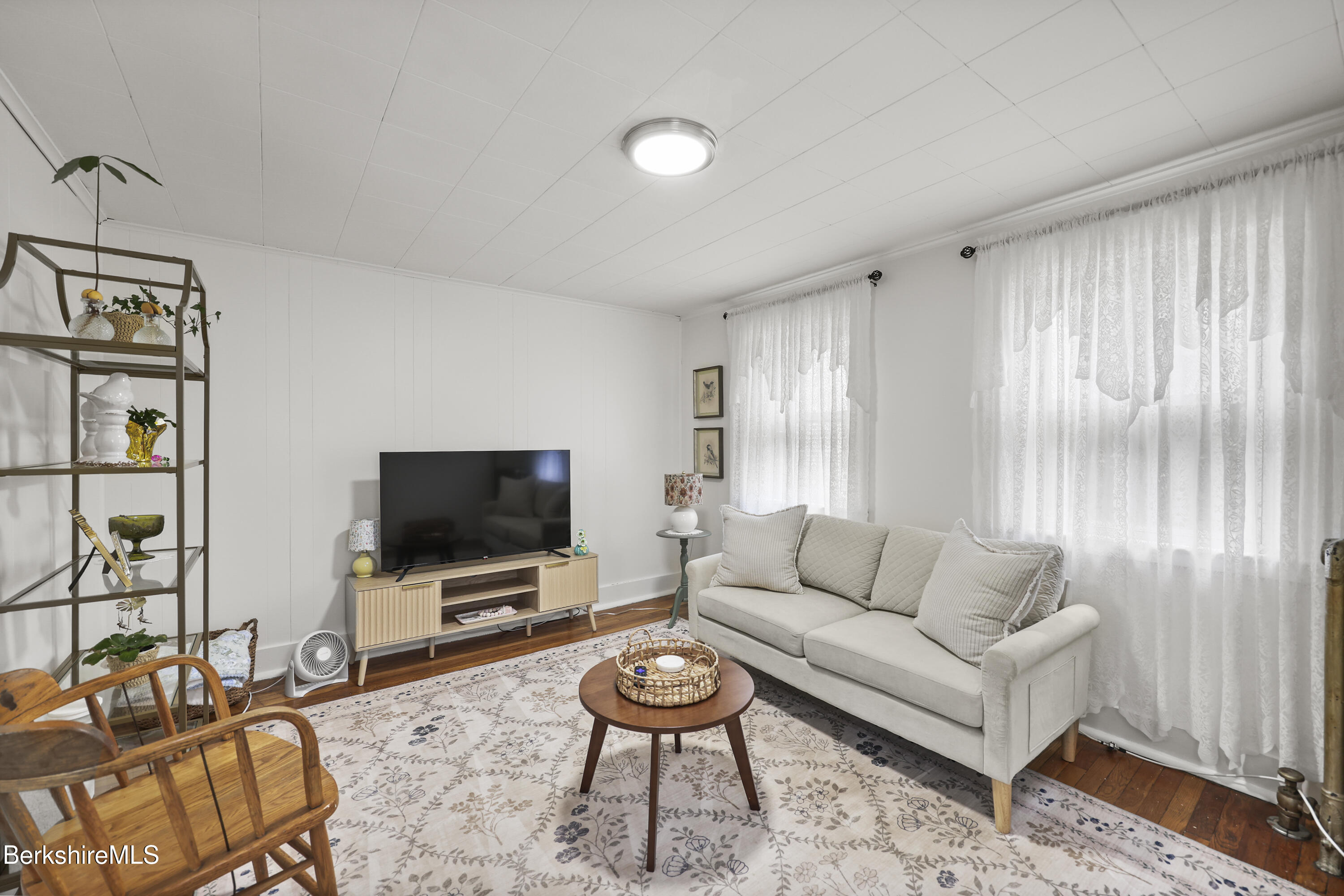 44 Pecks Road Pittsfield, MA 01201 - Photo 5 of 21 Living Room
