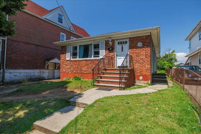 $719,000 | 133-18 233rd Street | Laurelton