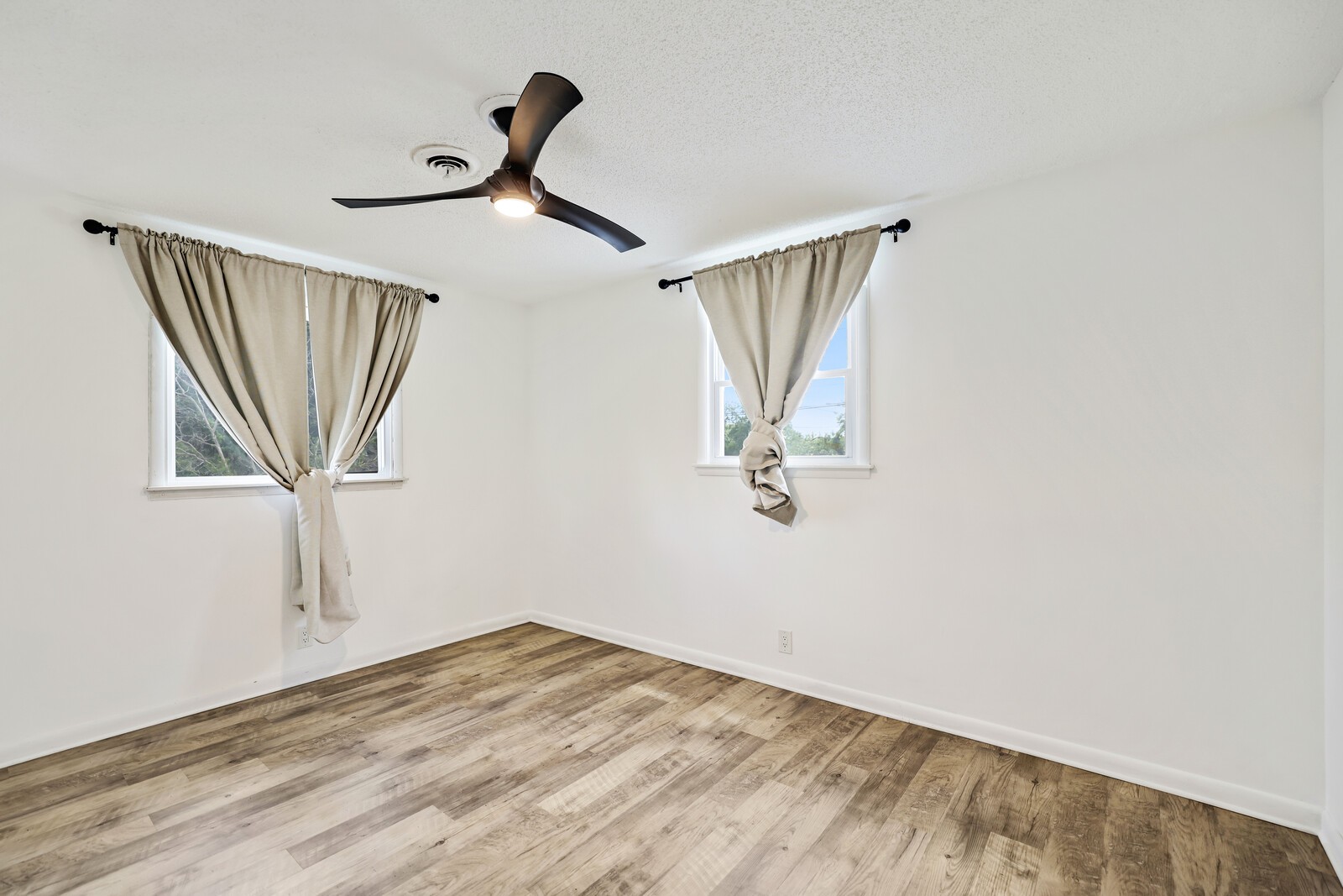 537 Rural Hill Road Nashville, TN 37217 - Photo 19 of 37 a view of empty room with wooden floor and fan