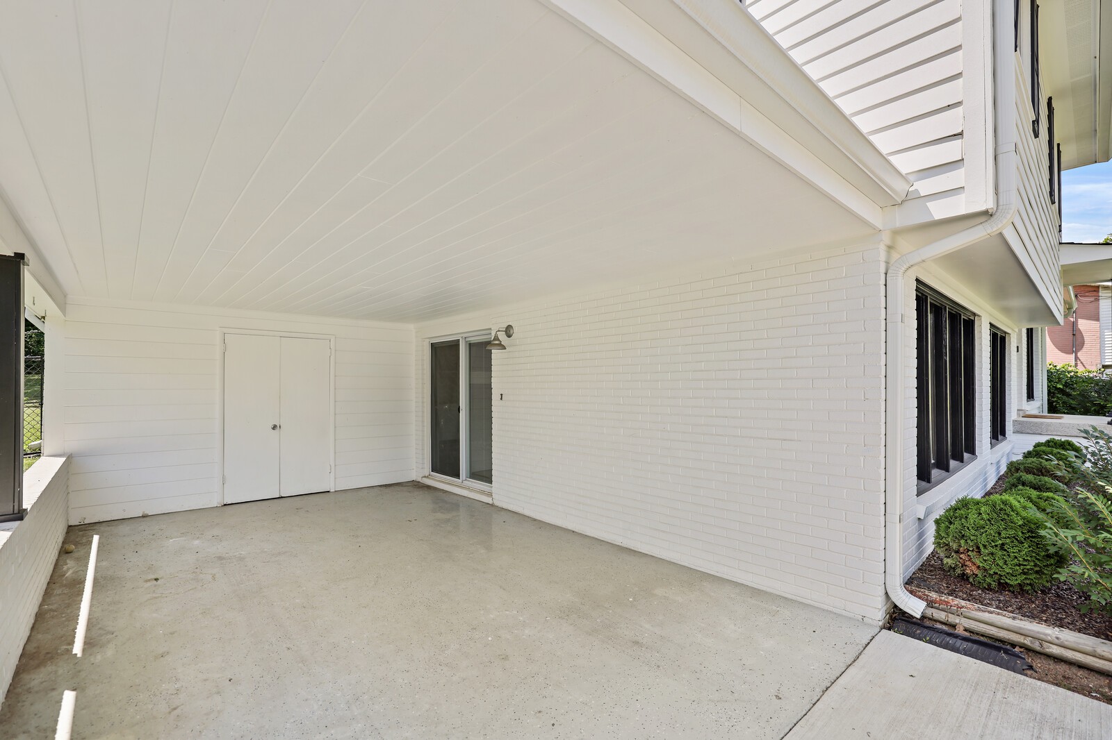537 Rural Hill Road Nashville, TN 37217 - Photo 4 of 37 an empty room with windows
