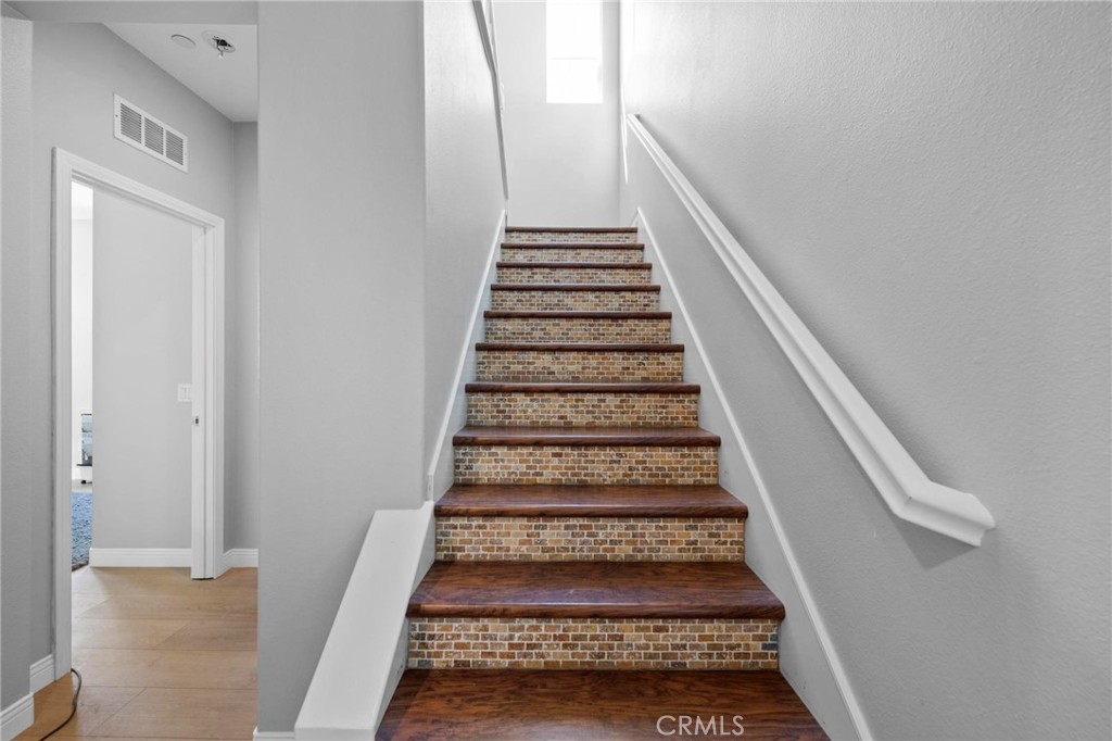 47 Bedstraw Loop Ladera Ranch, CA 92694 - Photo 14 of 44 a view of entryway