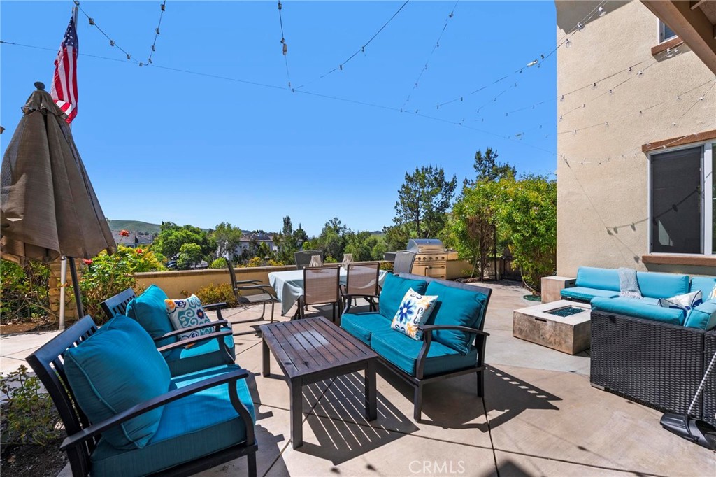 47 Bedstraw Loop Ladera Ranch, CA 92694 - Photo 33 of 44 a outdoor living space with furniture