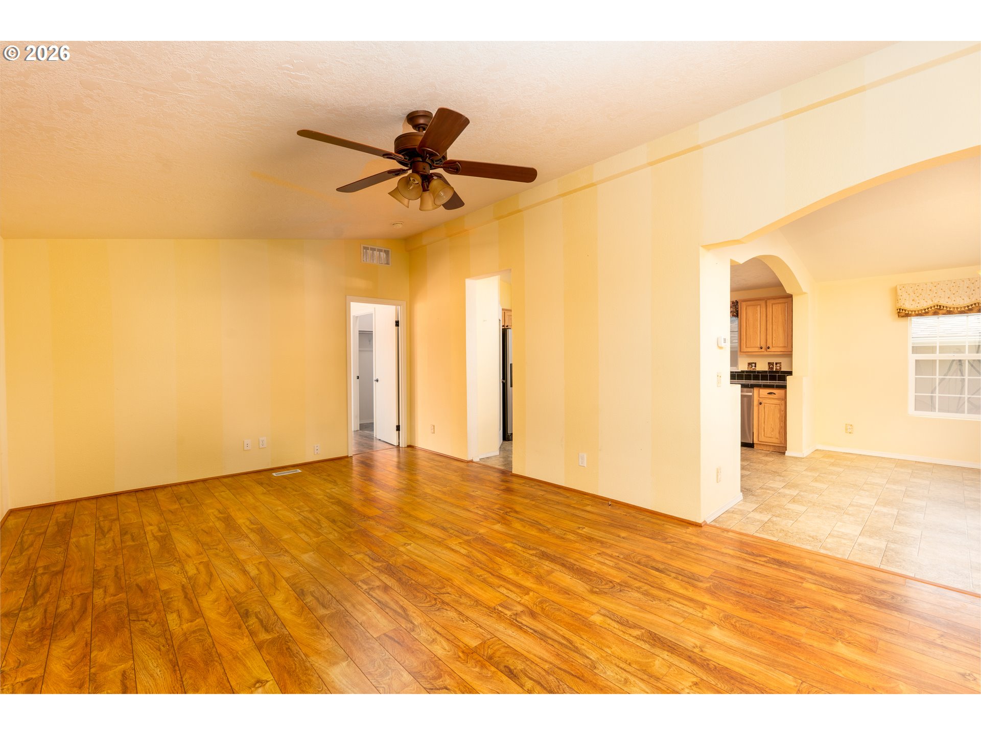 284 Trout Loop, Unit 27 Roseburg, OR 97471 - Photo 5 of 16 Living Room/Entrance