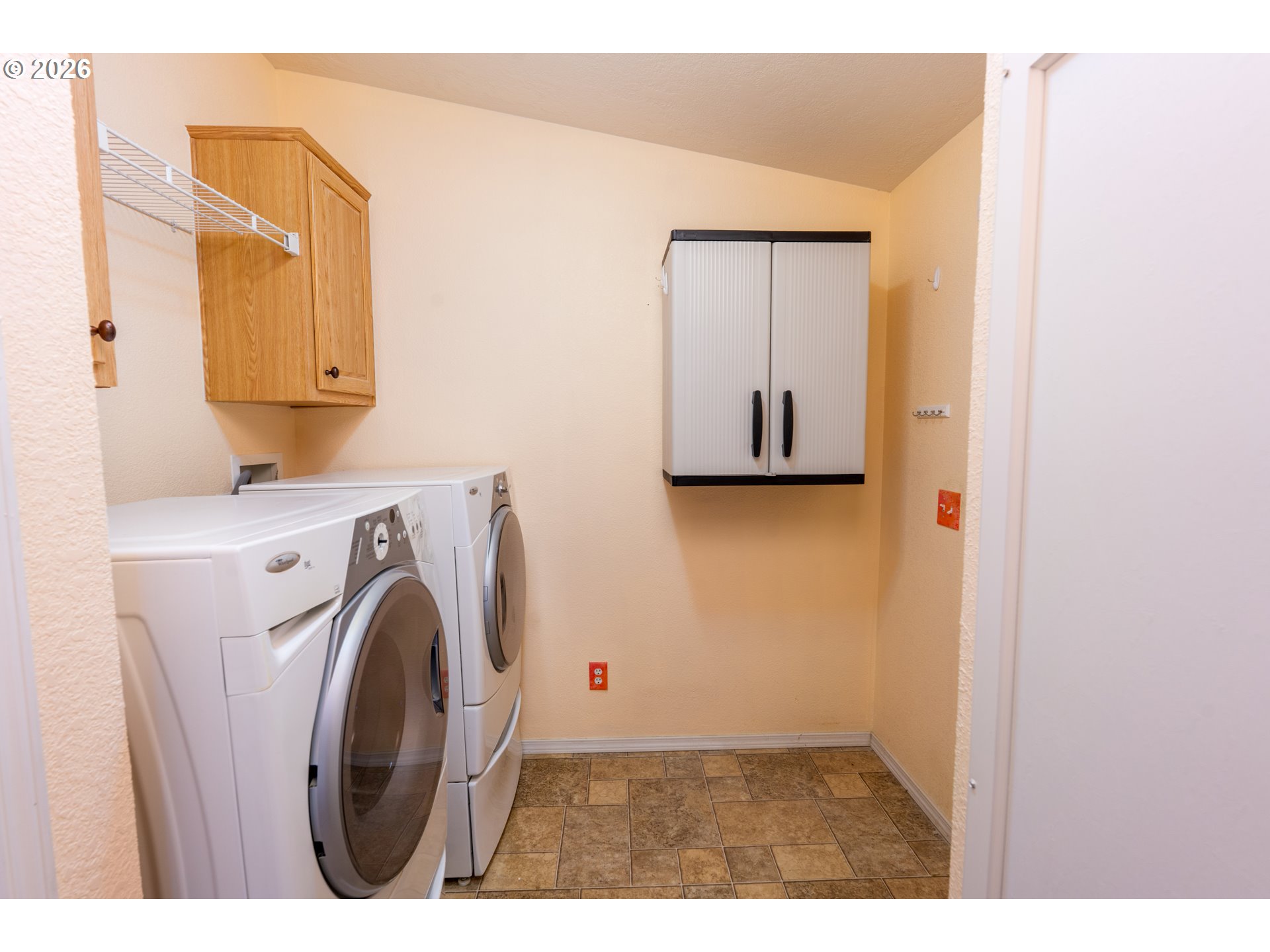 284 Trout Loop, Unit 27 Roseburg, OR 97471 - Photo 9 of 16 Laundry