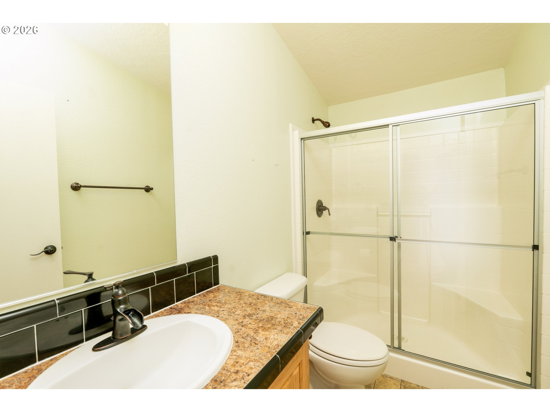 284 Trout Loop, Unit 27 Roseburg, OR 97471 - Photo 10 of 16 Bathroom