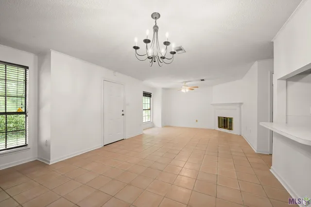 $1,400 | 1820 Carolyn Sue Drive, Unit L, Baton Rouge, LA 70815