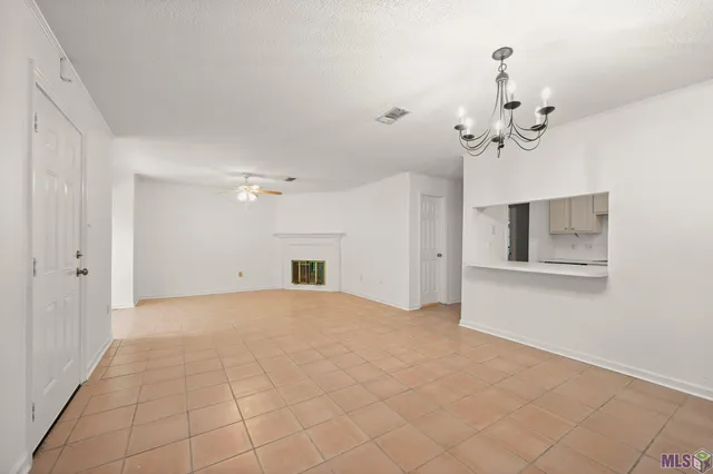 $1,400 | 1820 Carolyn Sue Drive, Unit L, Baton Rouge, LA 70815