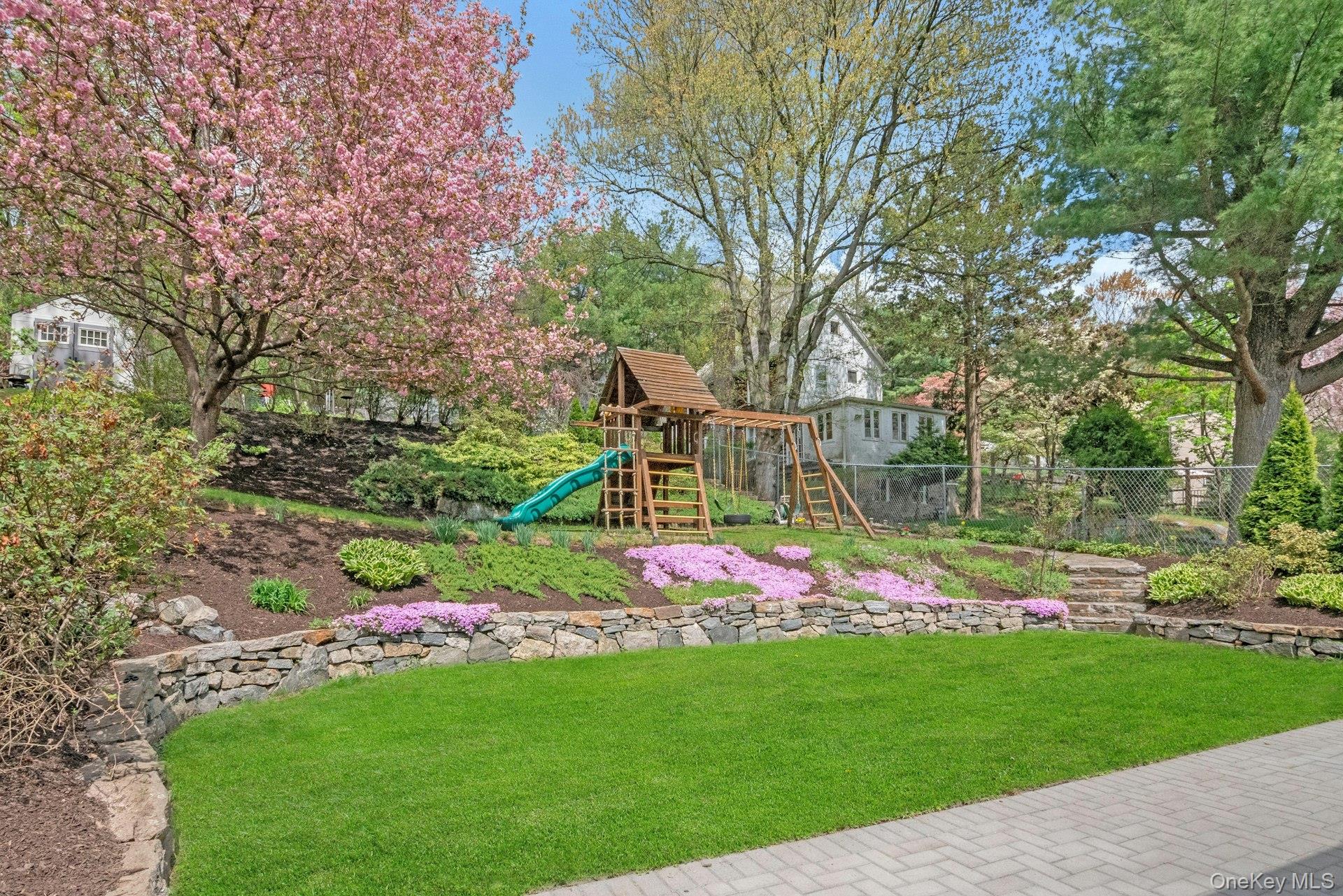 199 Taxter Road Irvington, NY 10533 - Photo 3 of 31