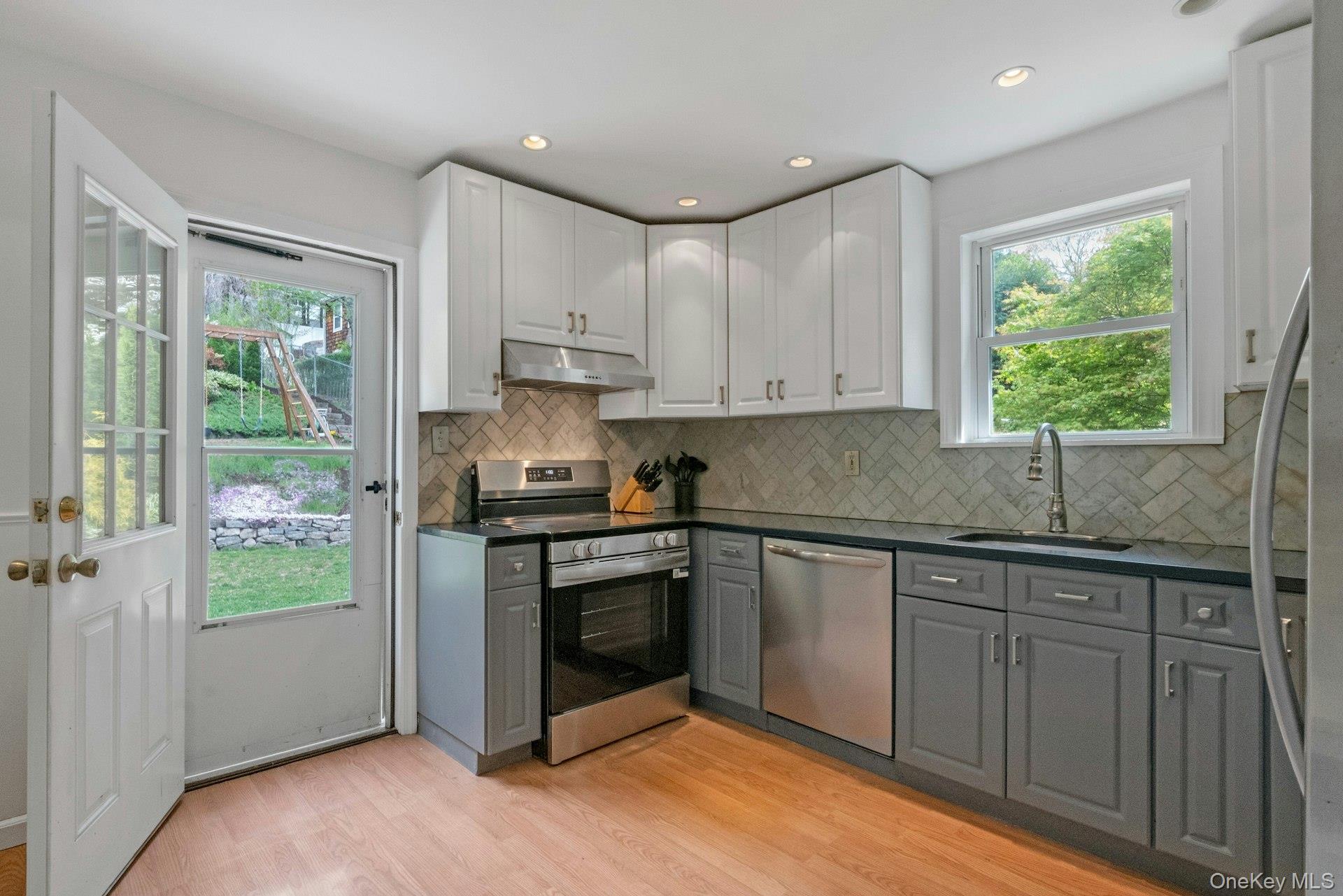 199 Taxter Road Irvington, NY 10533 - Photo 6 of 31