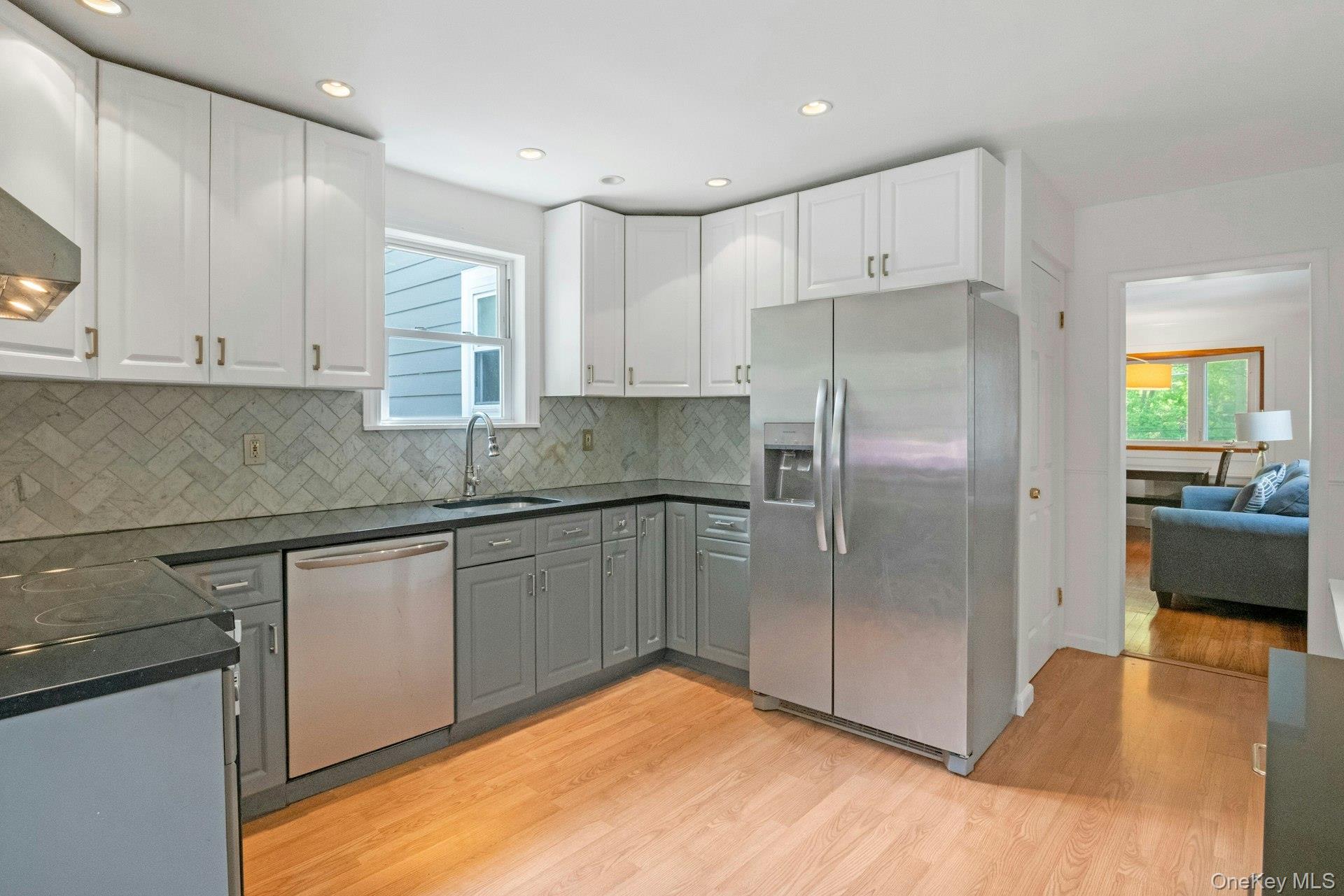 199 Taxter Road Irvington, NY 10533 - Photo 7 of 31