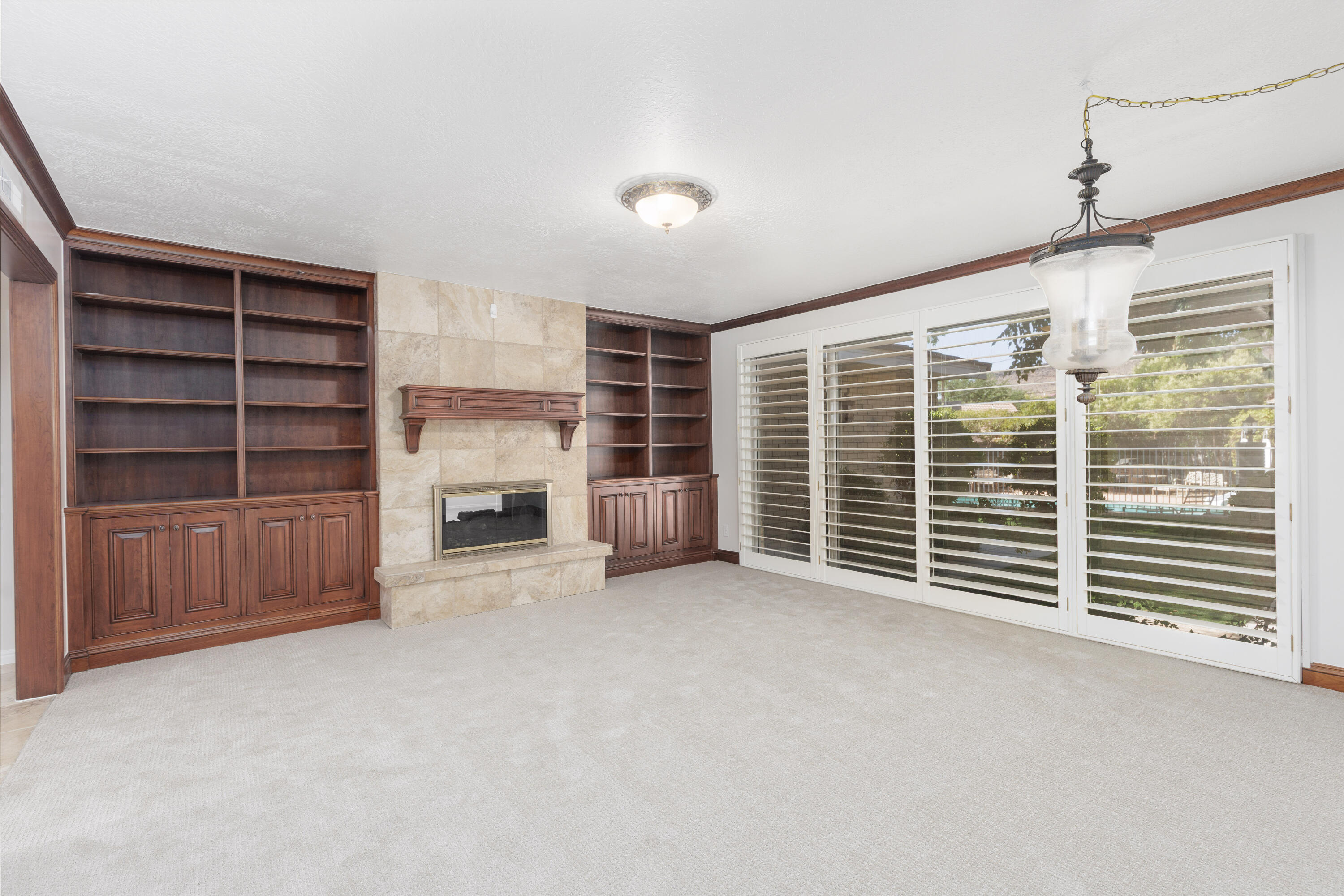 539 Diagonal Street St. George, UT 84770 - Photo 17 of 40 17 - Living Room with Fireplace