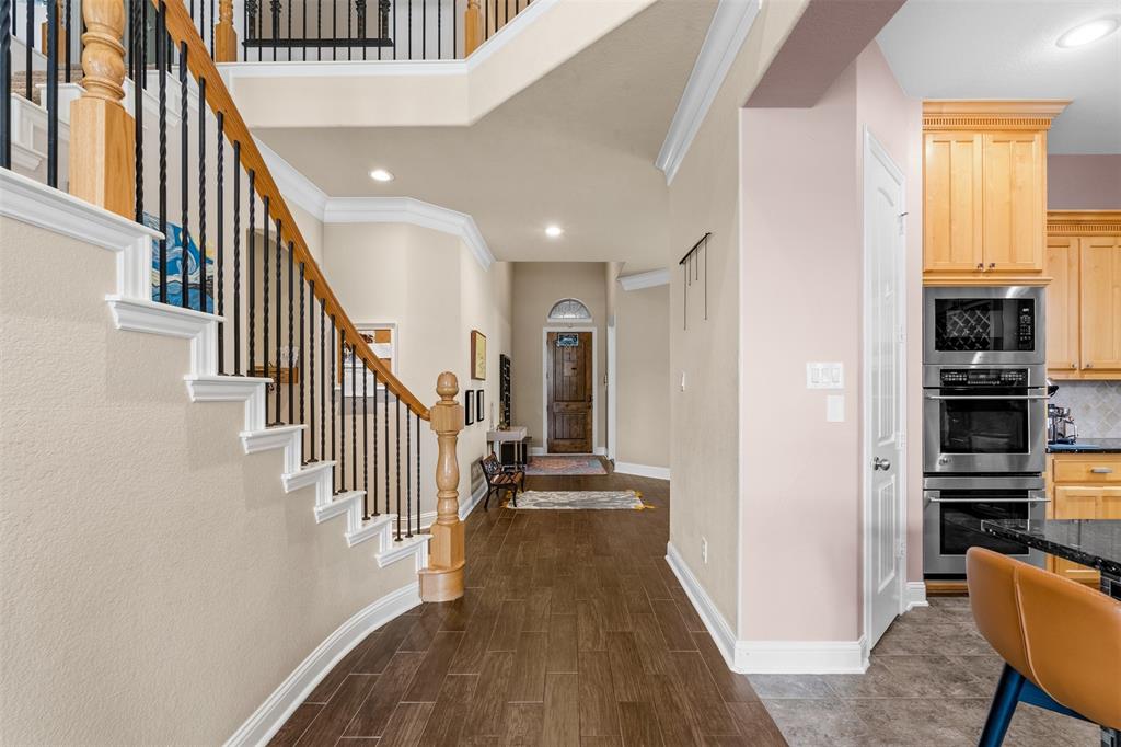 1005 High Hawk Trail Euless, TX 76039 - Photo 5 of 40