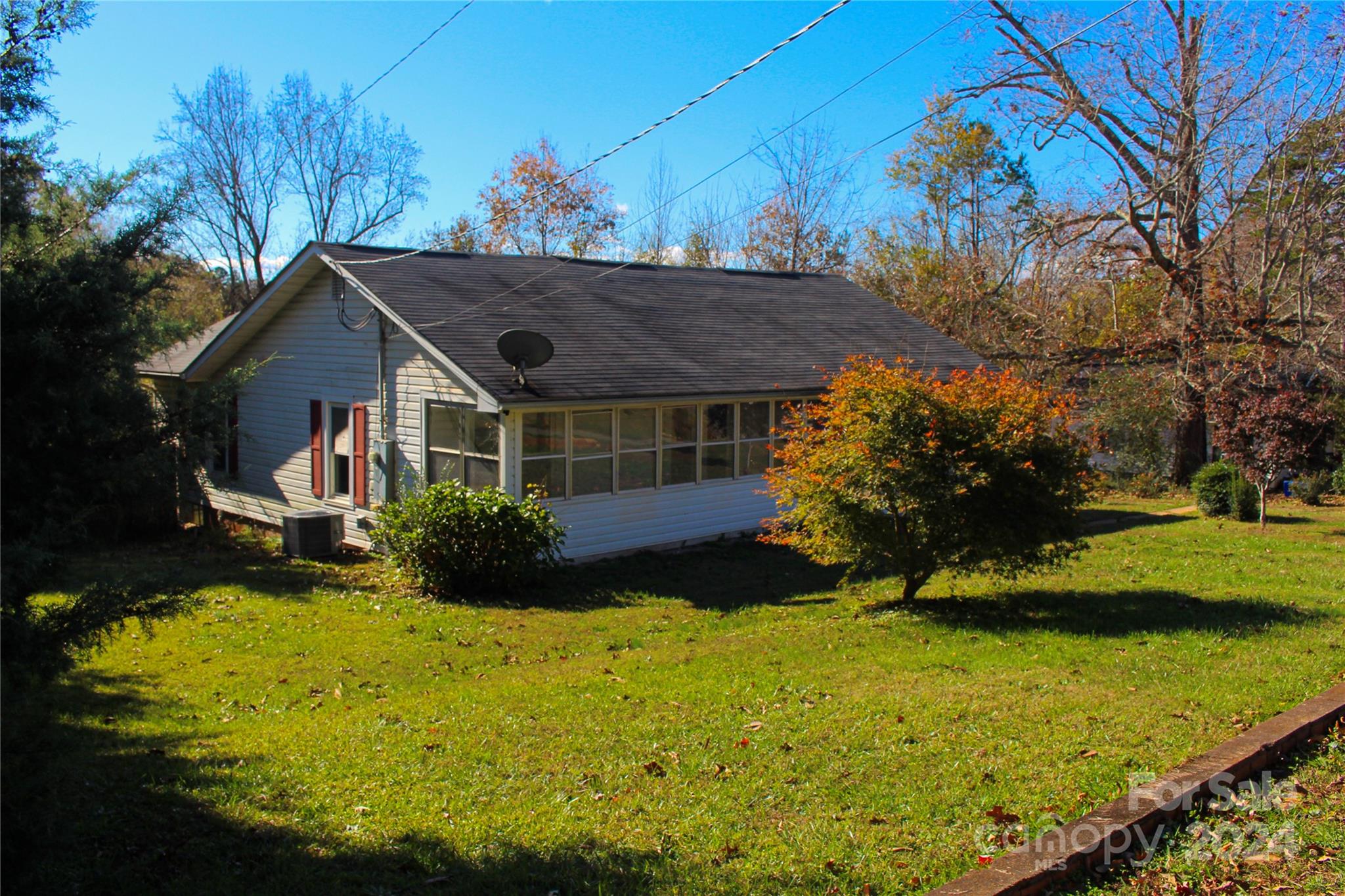 187 Westview Street Rutherfordton, NC 28139 - Photo 3 of 40 a front view of house with yard and green space