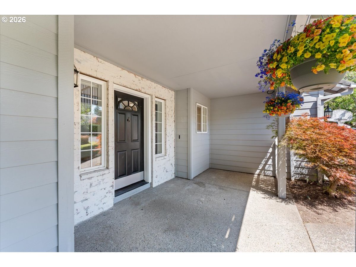 530 Southwest 167th Avenue Beaverton, OR 97006 - Photo 3 of 48 Entrance/Foyer