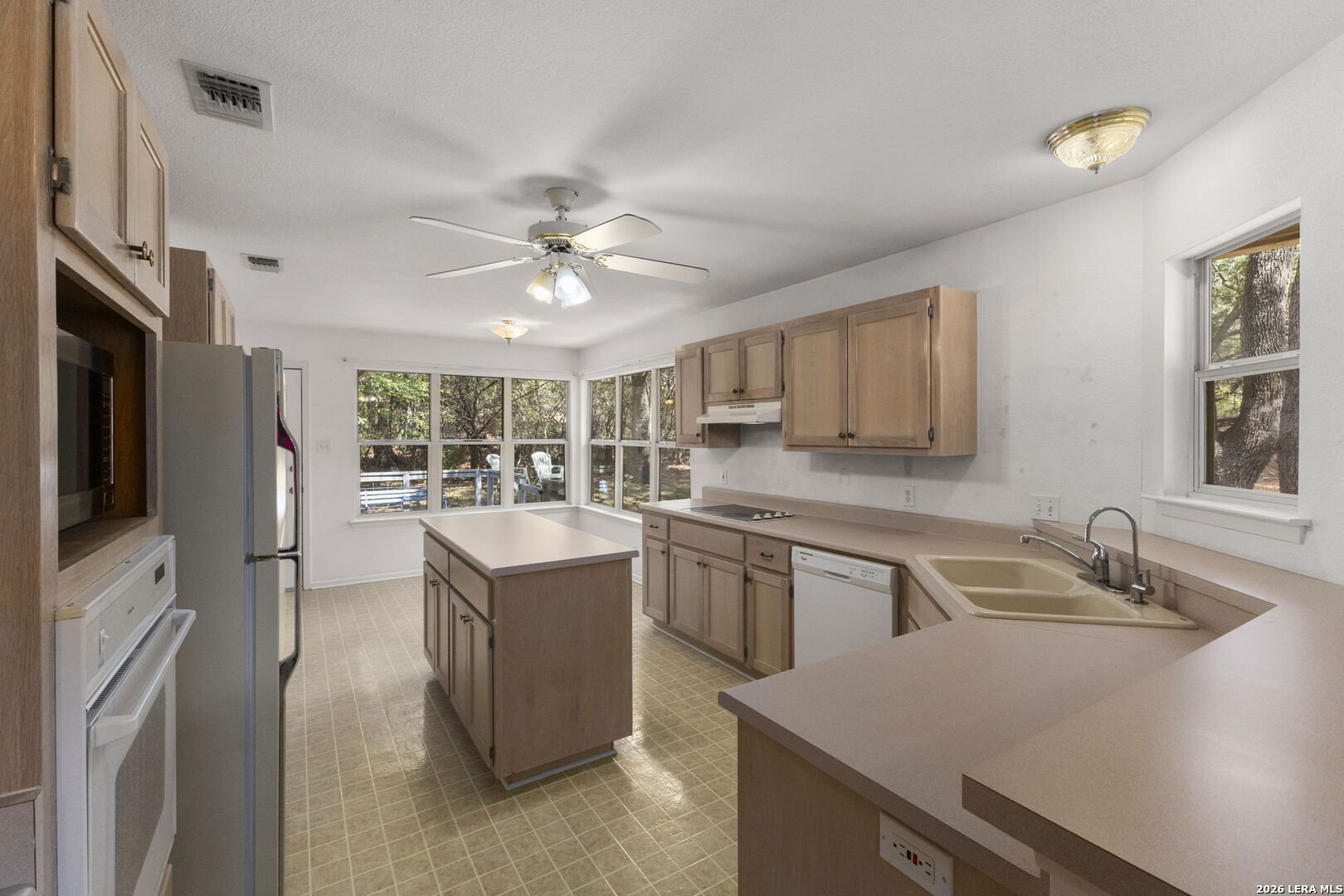 139 Sycamore Helotes, TX 78023 - Photo 12 of 43 Gallery Image 12