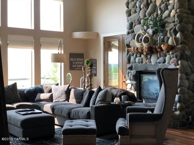 3141 West Wapato Road Wapato, WA 98951 - Photo 3 of 42 a living room with furniture and a large window