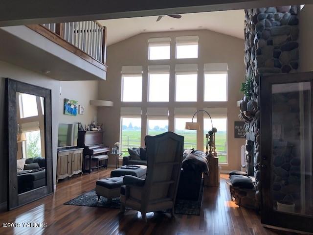 3141 West Wapato Road Wapato, WA 98951 - Photo 4 of 42 a living room with furniture and wooden floor