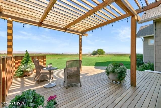 3141 West Wapato Road Wapato, WA 98951 - Photo 40 of 42 a view of a patio with table and chairs potted plants with wooden floor and fence