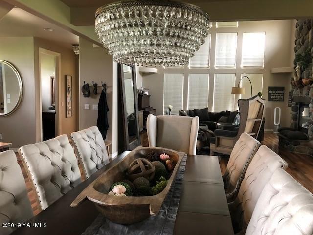 3141 West Wapato Road Wapato, WA 98951 - Photo 5 of 42 a living room with furniture and a floor to ceiling window