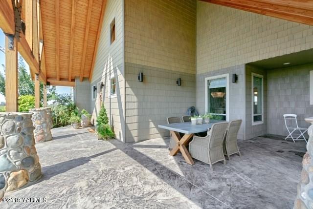 3141 West Wapato Road Wapato, WA 98951 - Photo 42 of 42 a view of a patio with table and chairs and potted plants