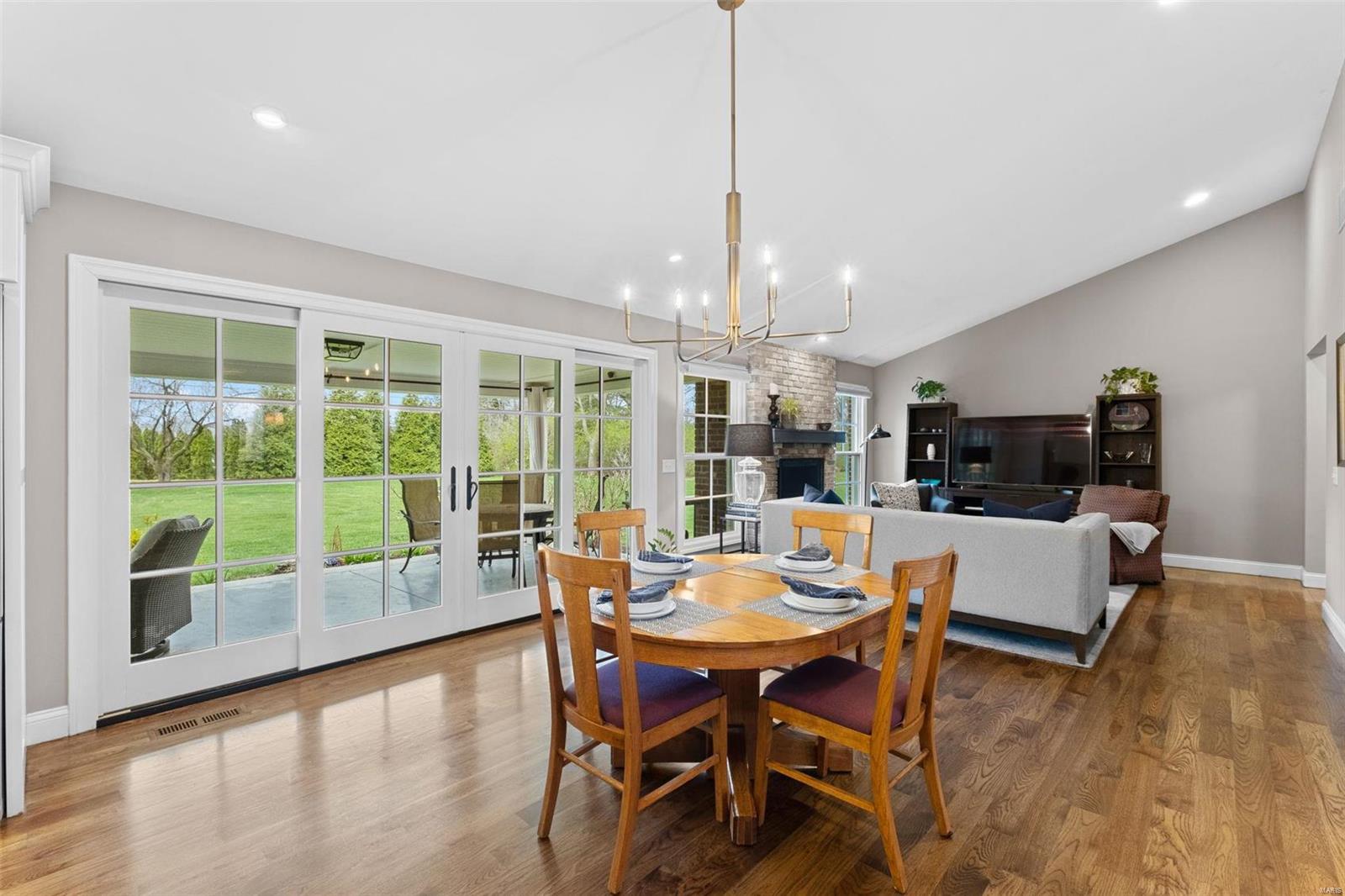 533 North Mosley Road St. Louis, MO 63141 - Photo 11 of 52 Gallery Image 11