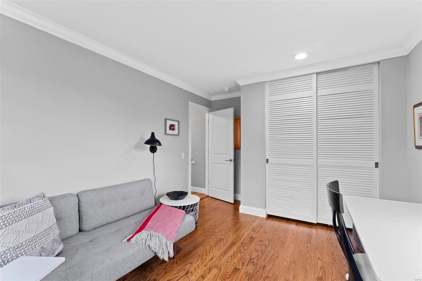 533 North Mosley Road St. Louis, MO 63141 - Photo 33 of 52 Gallery Image 33