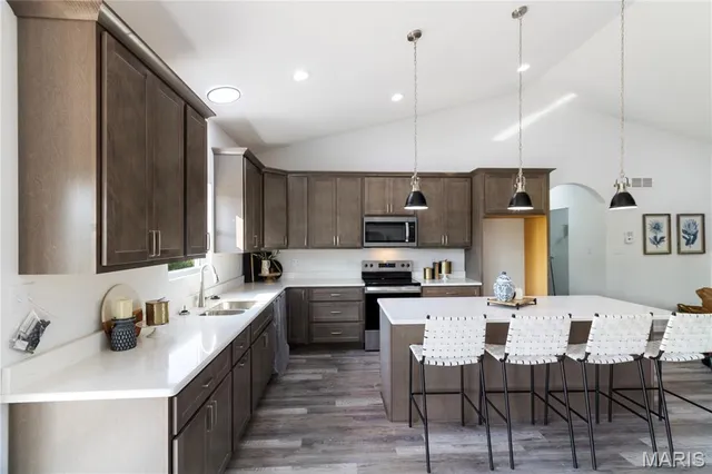 $449,999 | 1417 Cortez Drive, Hillsboro, MO 63050