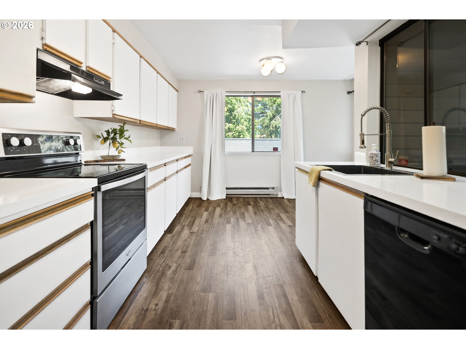 14822 Southwest 109th Avenue Portland, OR 97224 - Photo 8 of 30 Kitchen