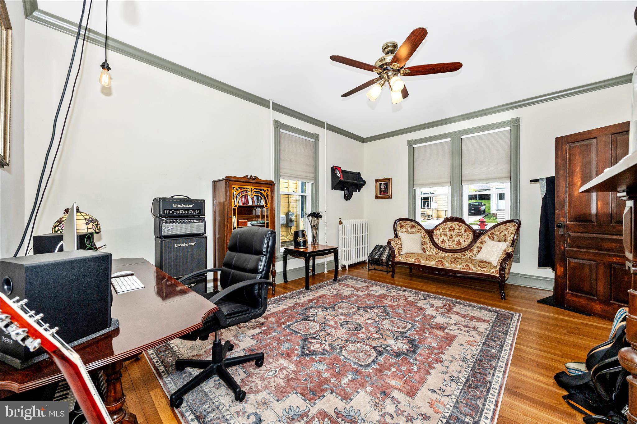 124 East Main Street Middletown, MD 21769 - Photo 10 of 58 Living Room