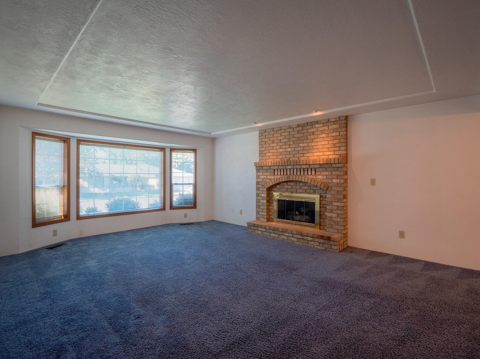2629 Roberts Road Medford, OR 97504 - Photo 10 of 35 Living 1