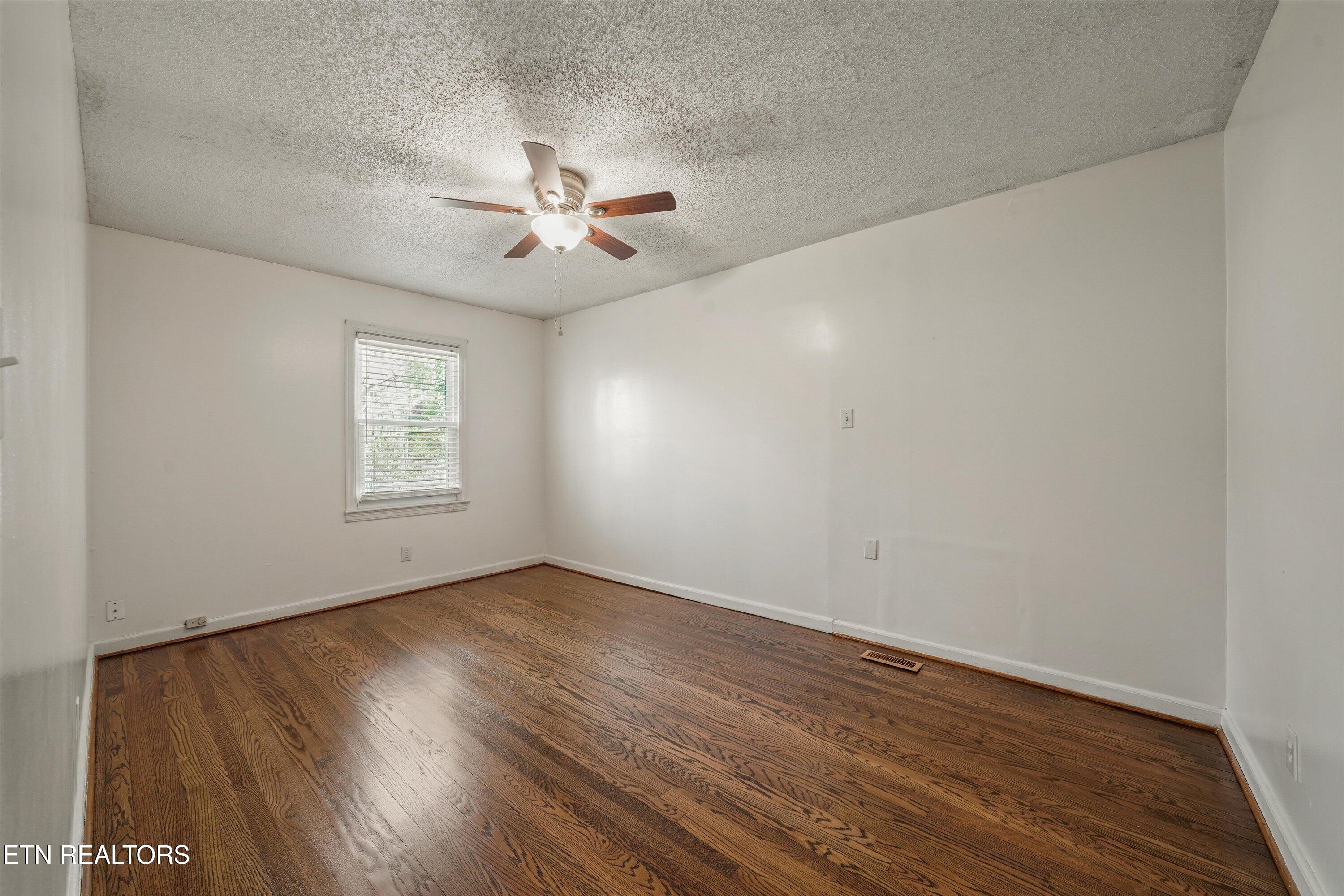 5614 Wassman Road Knoxville, TN 37912 - Photo 20 of 47 21-5614 Wassman Rd 05